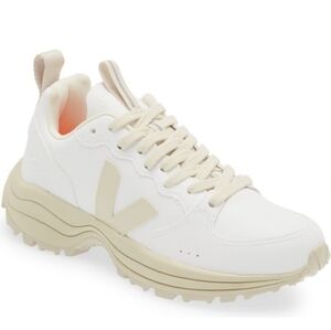 Veja Venturi sneakers white-womens. Like new. Size 7